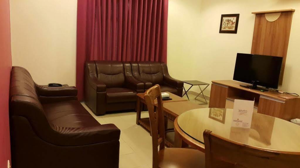 Al Manaf Hotel Suites Muscat Exteriör bild